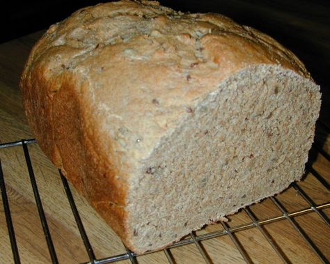 This is a very tasty bread that is easy to make.Spelt has a nice nutty flavor. I added about 3 tablespoons of sunflower seeds And 2 tablespoons flax seeds to this recipe the results was very, very good, other grains could be added. Thm Bread, Spelt Bread Recipe, Spelt Flour Recipes, Ground Chia, Bread Bread Machine, Spelt Recipes, Einkorn Recipes, Bread Machine Recipe, Spelt Bread