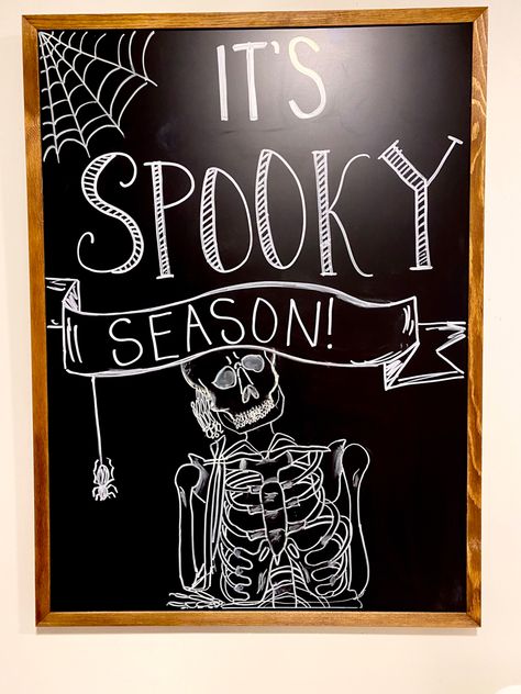 Skull Chalkboard Art, October Marker Board Ideas, Halloween Sandwich Board Sign, Whiteboard Halloween Art, Spooky Season Chalkboard Art, Spooky Season Chalkboard, Welcome Whiteboard Art, Chalkboard Halloween Ideas, Halloween Dry Erase Board Ideas