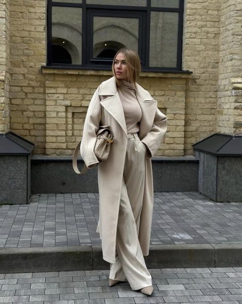 Longline Coat Outfits, Boss Lady Outfit, Fashion Process, Stylish Outfits Casual, Modest Casual Outfits, Look Office, Classy Winter Outfits, Fashion Top Outfits, London Outfit