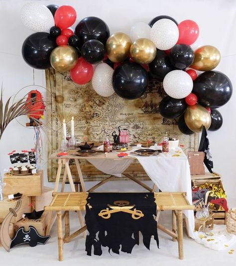 c4b83a129f27c4e21cba9953bfc01d75 Pirate Party Decorations, One Piece Birthdays, Pirate Themed Birthday Party, Pirate Themed Birthday, Pirate Theme Party, Pirate Kids, Pirate Birthday Party, Pirate Birthday, Pirate Theme