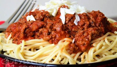 Egyptian Macarona Bechamel Recipe - Eyes Closed Cooking Macarona Bechamel, Bechamel Recipe, Sausage Pasta Sauce, Spicy Italian Sausage, Chicken Bacon Pasta, Pasta Sauce Recipe, Pasta With Meat Sauce, Cheese Sauce For Pasta, Side Salad Recipes