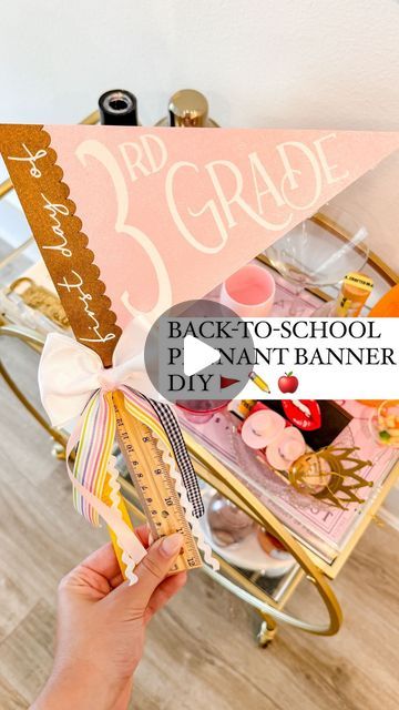 Back To School Pennants, Cricut Back To School Projects, Cricut Doll, School Decorations Diy, Kids School Organization, School Pennant, Diy Flag, Educational Assistant, School Swag