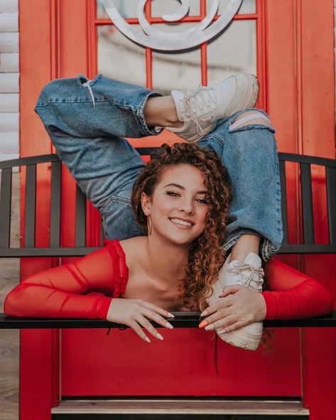 Americans Got Talent, Anna Mcnulty, Sofie Dossi, Gymnastics Tricks, Dance Picture Poses, Flexibility Dance, Gymnastics Skills, Dance Photography Poses, Gymnastics Poses