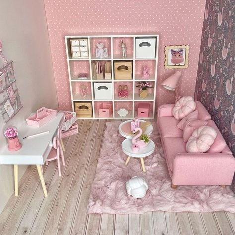 Barbie House Diy, Barbie Room Decor, Barbie House Furniture, Pink Dollhouse, Diy Barbie House, Free Barbie, Dollhouse Living Room, Dollhouse Bedroom, Barbie Room