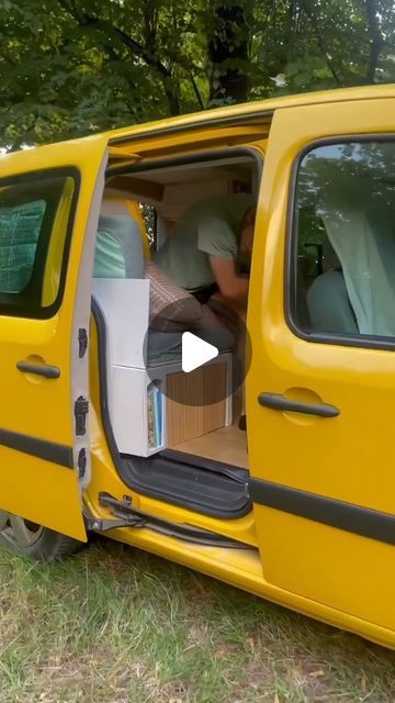 Mini Van Camper Conversion, Renault Kangoo Camper, Kangoo Camper, Minivan Camper Conversion, Van Dwelling, Minivan Camping, Micro Camper, Mini Camper, Hippie Van