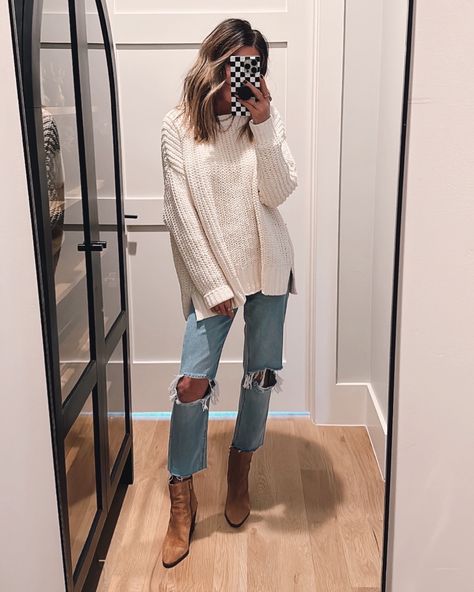 2024 Outfit Ideas For Women, 2023 Women’s Style, Womens Jeans And Sweater Outfit, Moms Night Out Outfit Ideas, Winter Mom Outfits, Sister Studio, Ideal Closet, Outfit Styles, Winter Closet