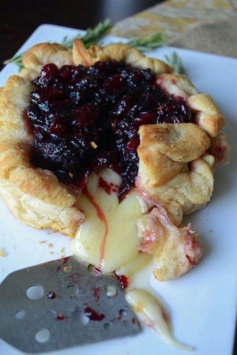 You really can't top melted, gooey cheese. Get the recipe from Sarcastic Cooking.   - Delish.com Cranberry Baking, Fingerfood Party, Baked Brie, Thanksgiving Appetizers, Buffalo Wings, Party Food Appetizers, Cranberry Sauce, Finger Food, Clean Eating Snacks