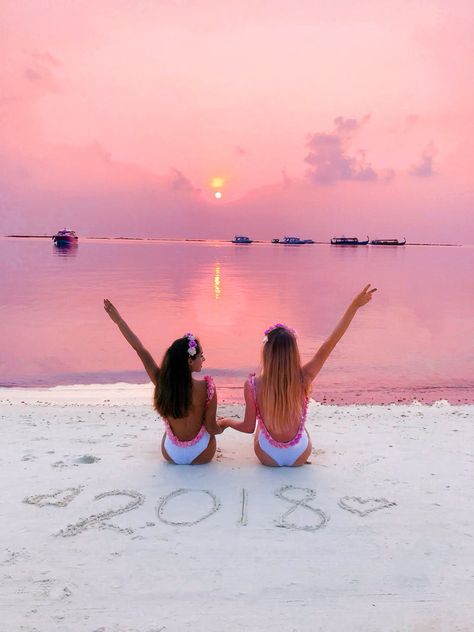 2018 Instagram, Cute Beach Pictures, Photos Bff, Beach Instagram Pictures, Summer Picture Poses, Beach Pictures Friends, Best Friend Photography, Shotting Photo, Beach Friends