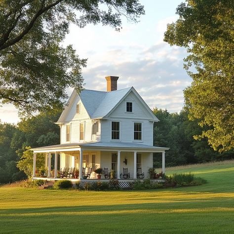 Vintage Country House Exterior, 1800s Farmhouse Exterior, Vintage Farmhouse Exterior, Farmhouse Layouts, Southern Farmhouse Exterior, Old Farmhouse Exterior, Old White House, Tennessee Homes, 1900 Farmhouse