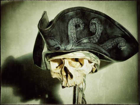 Pirates wife Leather Tricorn Hat The Kraken Leather Pirate Hat, Pirate Tricorn Hat, Pirate Hat Reference, Pirate Hat Drawing Reference, Pirate Hat Aesthetic, Pirate Hat Tattoo, Pirate Hat Drawing, Hat Drawing Reference, Pirate Captain Hat