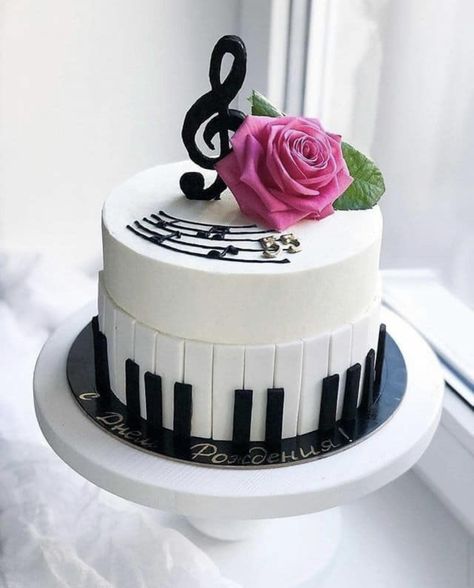 Tort Special, Meringue Cake Recipe, Bolo Musical, Music Themed Cakes, Piano Cakes, Dessert Design, Music Cakes, Music Cake, Meringue Cake