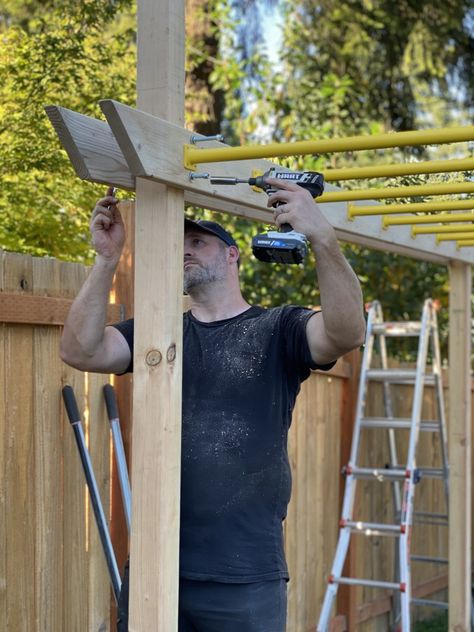 Monkey Bars For Backyard, Diy Monkey Bars, Backyard Fort, Backyard Obstacle Course, Center Parc, Backyard Playset, Kids Backyard Playground, Play Area Backyard, Backyard Kids Play Area