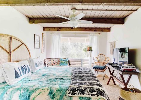 Hawaii Cottage Interior, Surf Airbnb, Surf Shack Bedroom, Surf Shack Interior, Surfer House, Surf Shack Style, Hawaiian Cottage, Surf Style Home, Princeville Hawaii