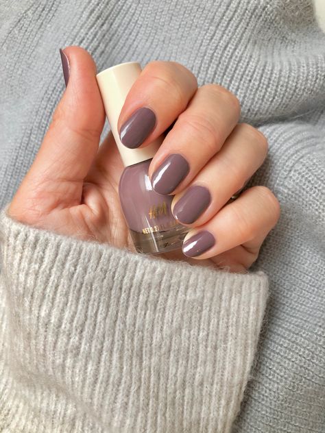 Mauve Gray Nails, Short Nails Mauve, Aesthetic Nailpolish Colour, Gray Mauve Nails, Purple Taupe Nails, Purple Brown Nail Polish, Grey Mauve Nails, Taupe Purple Nails, Brownish Purple Nails