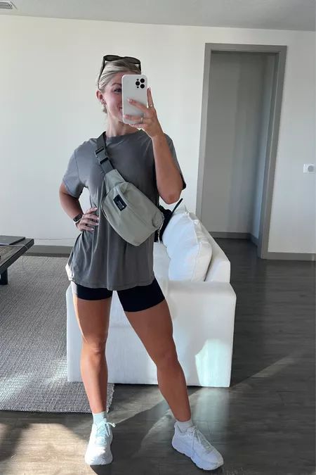 Clean Lines Belt Bag curated on LTK Athletic Outfit Summer, Casual Sporty Outfits, Athleisure Outfits Summer, Comfy Summer Outfits, Lounge Outfits, Outfits Athletic, Walking Outfits, Estilo Fitness, Cute Gym Outfits