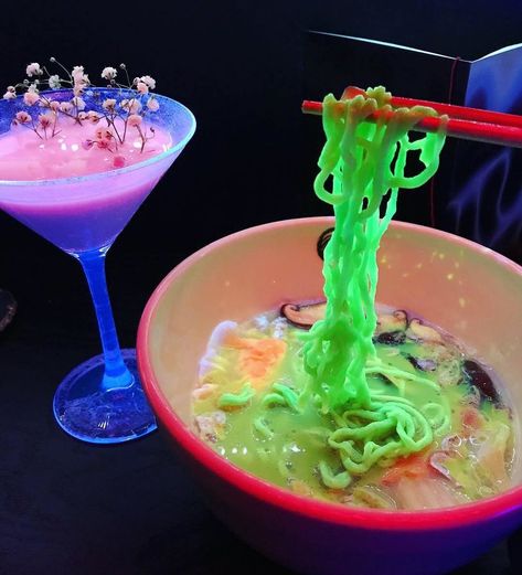 Glow-in-the-dark RAMEN SHOP — dashboard Alien Food Concept Art, Alien Restaurant, Sci Fi Food, Cyberpunk Food, Glow In The Dark Food, Asian Futurism, Futuristic Food, Arcade Restaurant, Futuristic Restaurant