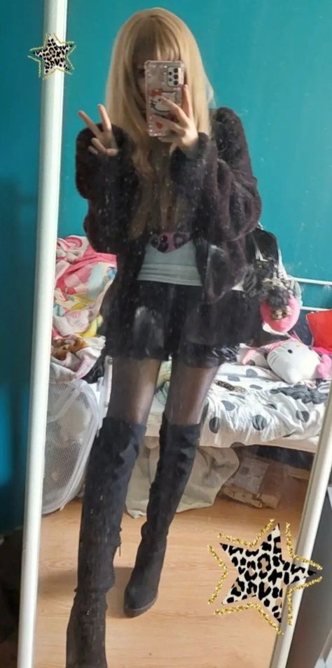 Gyaru Skirt Outfit, Emo Gyaru Fashion, Oraora Gyaru Outfits, Modern Gyaru Fashion, Ane Gyaru Outfit, Gyaru Simple Outfit, Oraora Gal, Tsuyome Gyaru Fashion, Simple Gyaru Outfit