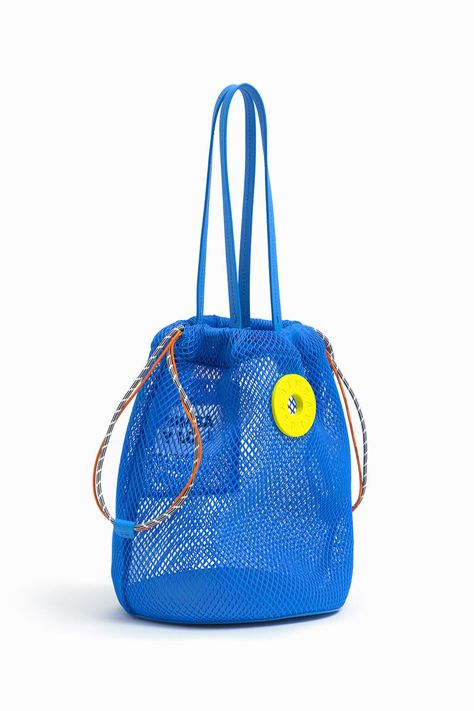 XL blue mesh bucket bag Baggu Bags, Mini Accessories, Statement Bag, Best Handbags, Leather Bucket Bag, Mesh Bag, Cute Bags, Diy Bag, Cute Bag