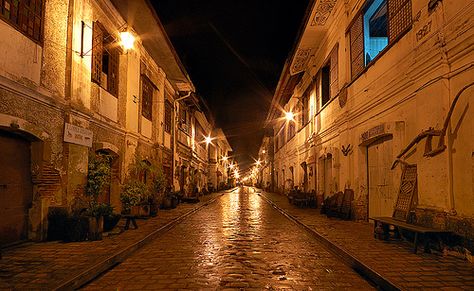 Vigan is best-known for Calle Crisologo, a half-kilometer cobblestone street lined with fine examples of 18th century Filipino-Spanish architecture. Calle Crisologo Vigan, Vigan Philippines, Vigan City, Philippine Architecture, Filipino Architecture, Philippines Culture, Spanish Architecture, Vigan, Breathtaking Places