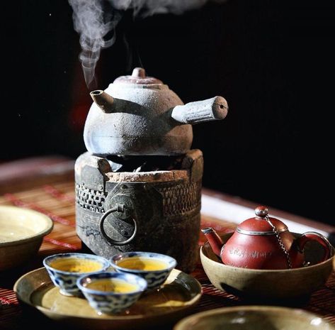 Making Chinese tea | Gong Fu cha | CHINA the origin of TEA | pinned by http://www.cupkes.com/ Cuppa Tea, Tea Culture, Japanese Tea Ceremony, Japanese Sweets, Tea Art, Chinese Tea, My Cup Of Tea, Purim, Japanese Tea