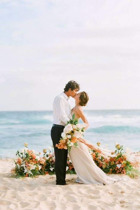 Bride And Groom Kiss, Small Beach Weddings, Romantic Beach Wedding, Circle Flower, Citrus Wedding, Beach Wedding Flowers, Wedding Ceremony Photos, Flower Installation, Romantic Wedding Photos