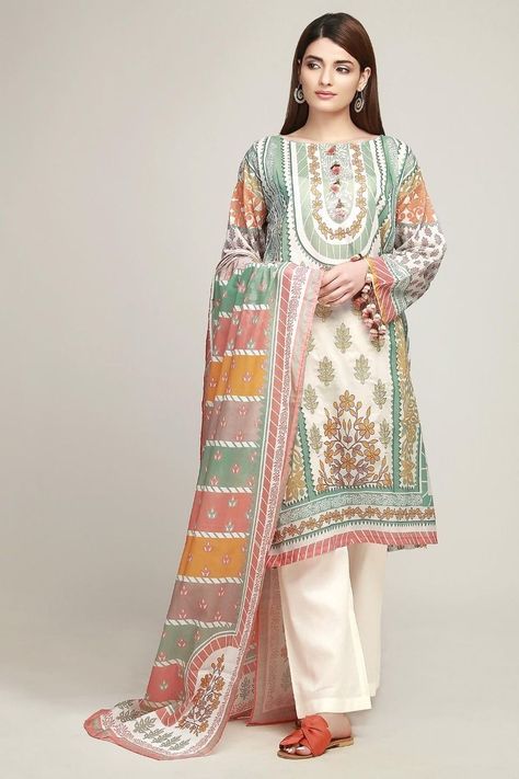 Lawn Dresses Designs, Lawn Dress Design, Pakistani Style, Indian Designer Suits, Pakistani Fashion Casual, Pakistani Dresses Casual, Ayeza Khan, Lawn Dress, Cotton Kurti Designs