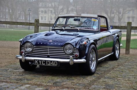 The Michelotti designed TR4 and TR4A have risen to great popularity in recent years and are sought after now Triumph Tr4, Triumph Sports, Triumph Cars, Bmw Classic Cars, Vintage Sports Cars, British Sports, Datsun 240z, Bmw Z3, British Sports Cars