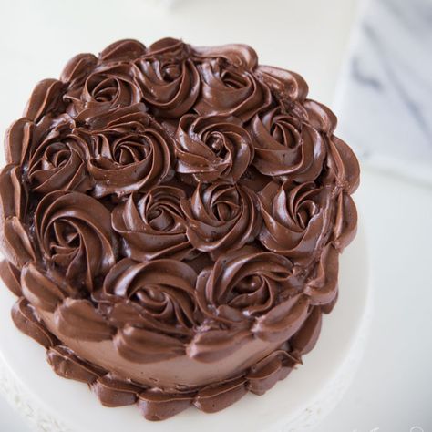 Dark Chocolate Buttercream, Dark Chocolate Frosting, Chocolate Cake Designs, Chocolate Frosting Recipes, Tractor Birthday, Chocolate Icing, Chocolate Bomb, Chocolate Buttercream, Icing Recipe