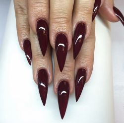 @shawtytoothick ♡ ♕ ✨ Red Pointy Nails, Pointy Nails, Stiletto Nails, Dark Red, Nail Polish, Nails, Red