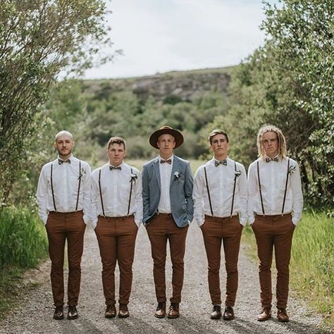 Groomsmen attire on point 👌🏻👌🏻 Captured perfectly by @thetothsphotofilm #groomsmen #weddingfashion Vintage Groomsmen Attire, Casual Groomsmen Attire, Vintage Groomsmen, Rustic Groomsmen Attire, Casual Groomsmen, Groomsmen Outfit, Wedding Groomsmen Attire, Costum Elegant, Groomsmen Looks