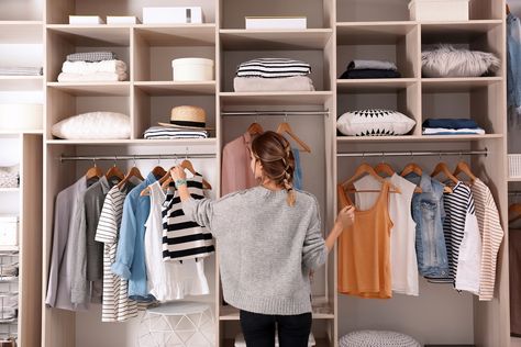 Learn How To Organize Your Closet Like An Influencer! Large Wardrobe Closet, Closet Hacks, Large Wardrobes, Paper Clutter, Astuces Diy, Organize Declutter, Declutter Your Home, Wardrobe Closet, Professional Organizer