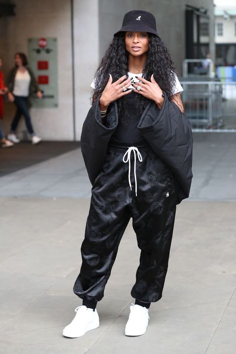 6 Outfits From Ciara That Are Too Good Not to Cop Look Com Bucket Hat, White Bucket Hat Outfit, Bucket Hat Outfit Ideas, Hat Outfit Ideas, Bucket Hat Outfits, Ciara Style, Looks Hip Hop, Bucket Hat Outfit, Kangol Hats