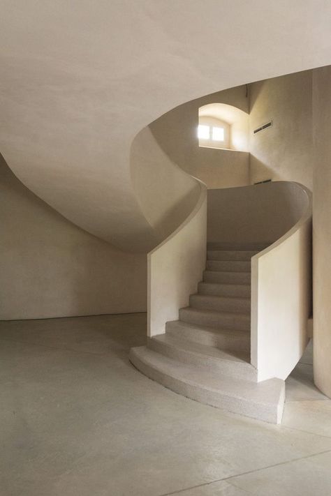 Rounded Staircase, Round Stairs, Interior Minimalista, Sanya, Minimalist Architecture, Futurism, Staircase Design, Stairs Design, House Inspo