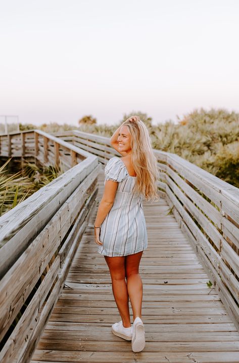 Beach Bridge Pictures, Pictures In Florida, Beach Walkway Pictures, Single Beach Pictures Photo Ideas, Senior Trip Outfits Beach, Beach Outfits For Pictures, Pictures To Take In Florida, Beach Pier Pictures, Beach Boardwalk Photoshoot