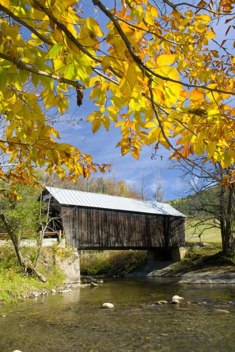 Old Bridges, Bridge Over Troubled Water, Wooden Bridge, Covered Bridge, Foto Tips, Country Scenes, Autumn Scenery, Old Barns, Scenic Routes