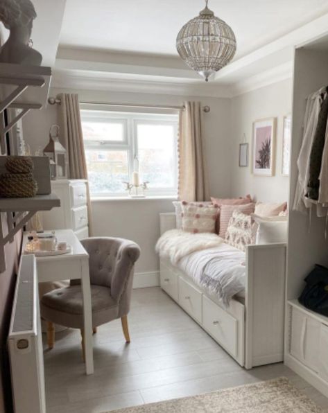 Box Room Bedroom Ideas, Boho Bedroom Aesthetic, Guest Bedroom Home Office, Daybed Room, Small Guest Bedroom, Guest Bedroom Decor, Home Office Bedroom, Redecorate Bedroom, Tiny Bedroom