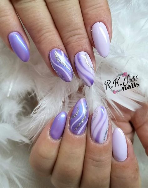 February Nail Colors, Purple Sparkly Nails, Lilac Nails Design, Summer Nails 2023, Nails Art Designs, Lilac Nails, Art Deco Nails, February Nails, Gel Nail Art Designs