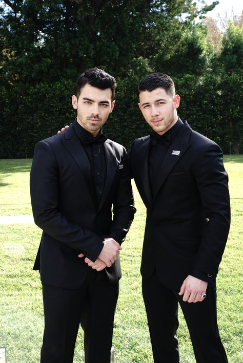 Ferdinand Movie, Jonas Brother, Groom Wedding Attire, Black Suit Men, Designer Suits For Men, Joe Jonas, Fashion Suits For Men, Nick Jonas, Jonas Brothers