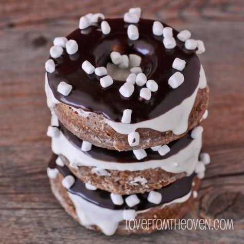 Fun Donut Recipes, Winter Donut Ideas, Chocolate Festival Ideas, Crazy Donuts Ideas, Hit Chocolate, Babycakes Donut Maker, Marshmallow Icing, Frosting Chocolate, Love From The Oven