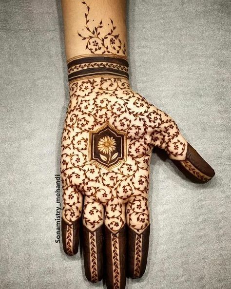 Jharokha-Inspired Mehndi Designs For Brides & Bridesmaids Geometric Mehndi Designs, Arabic Henna Designs Unique, Mehendi Design For Wedding, Henna Designs Unique, Easy Mehndi Designs For Beginners, Mehndi Designs For Brides, Hina Design, Indian Palaces, New Mehndi Design