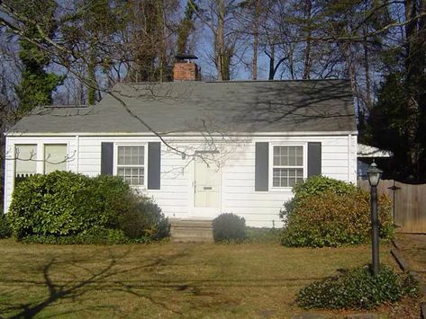 Small House Curb Appeal, 1940s House Exterior, 1940s Home Exterior, Small Ranch House Exterior, Cape House Exterior, House Exterior Before And After, 1940 House, Old House Exterior, 1940s Cottage