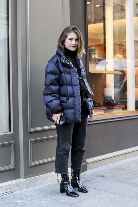 Uniqlo Puffer Jacket Outfit, Winter Puffer Jacket Outfits, Down Jacket Outfit, Down Jackets Women, Trendy Date Night Outfit, Puffer Jacket Style, Street Style Winter, Pinterest Fashion, Casual Chic Style