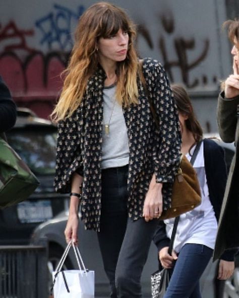 Lou Doillon Style, French Girl Chic, Charlotte Gainsbourg, Lou Doillon, Greenwich Village, Parisian Chic, Glam Rock, Inspiration Style, Minimal Fashion