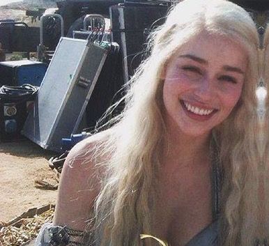 Emillia Clark, Targaryen Hair, Daenerys Targaryen Icons, Daena Targaryen, Targaryen Aesthetic, Gra O Tron, Mother Of Dragons, House Of Dragons, Emilia Clarke