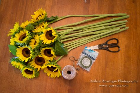 DIY Sunflower Bouquet Materials Diy Sunflower Bouquet, Diy Sunflowers, Wedding Bouquets Diy, Sunflower Boutonniere, How To Make Sunflower, Diy Sunflower, Bouquets Diy, Diy Boutonniere, Sunflower Themed Wedding