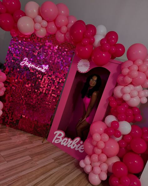 ✨ Come on Barbie, let’s go party! 💖🎉 We had an absolute blast pulling off this dreamy Barbie setup for a special 21st birthday! With only two weeks’ notice, we pulled a Hail Mary to have this custom Barbie box made just for our beautiful birthday Barbie, who is not only turning 21 but is also an amazing straight-A student! 🏆👑 At AZ Bachelorette Party, we take pride in going above and beyond to make your celebrations unforgettable! 🎀 From custom designs to last-minute miracles, we’re here to ... Legally Blonde 21st Birthday, Barbie Theme Baby Shower Ideas, Barbie Themed Birthday Party For Adults, Barbie Party Decor, Commercial Space Design, Birthday Barbie, Two Weeks Notice, Turning 21, Barbie Box