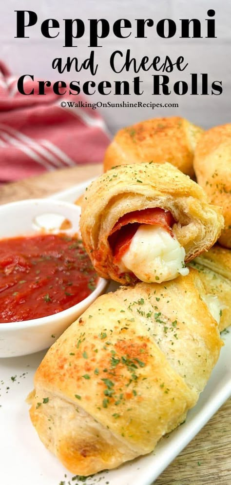 Snack Ideas With Crescent Rolls, Easy Recipes With Croissant Dough, Crossaint Appetizer, Pizza Cresent Roll, Lunch Ideas With Crescent Rolls, Pizza Croissants Crescent Rolls, Appetizer Made With Crescent Rolls, Crescent Roll Pepperoni Recipes, Croissant Pepperoni Rolls