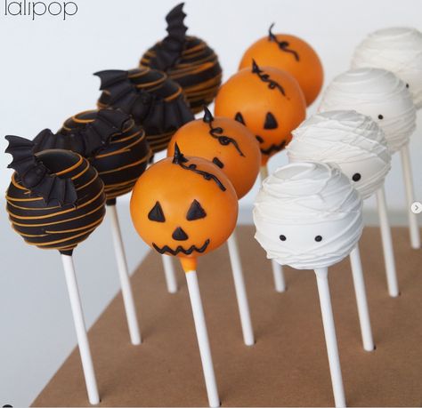 Brain Jello, Fall Cake Pops, Zombie Brain, Pumpkin Cake Pops, Halloween Deserts, Halloween Tea Party, Halloween Sleepover, Postres Halloween, Recetas Halloween