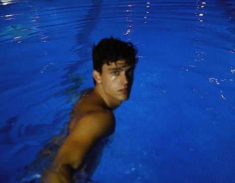 Why is he so hoot? Boys Swimming Aesthetic, Rafael Miller, Xavier Serrano, Pool Boy, Boys Swim, Detective Comics, Attractive Guys, Dream Boy, About Fashion