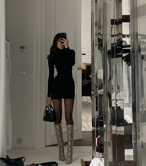 Outfits Classy Elegant, Dress Casual Long, Dress Outfits Party, Colombian Women, Gossip Girl Outfits, Tight Dress Outfit, Turtleneck Jumper, Mini Sweater, London Outfit